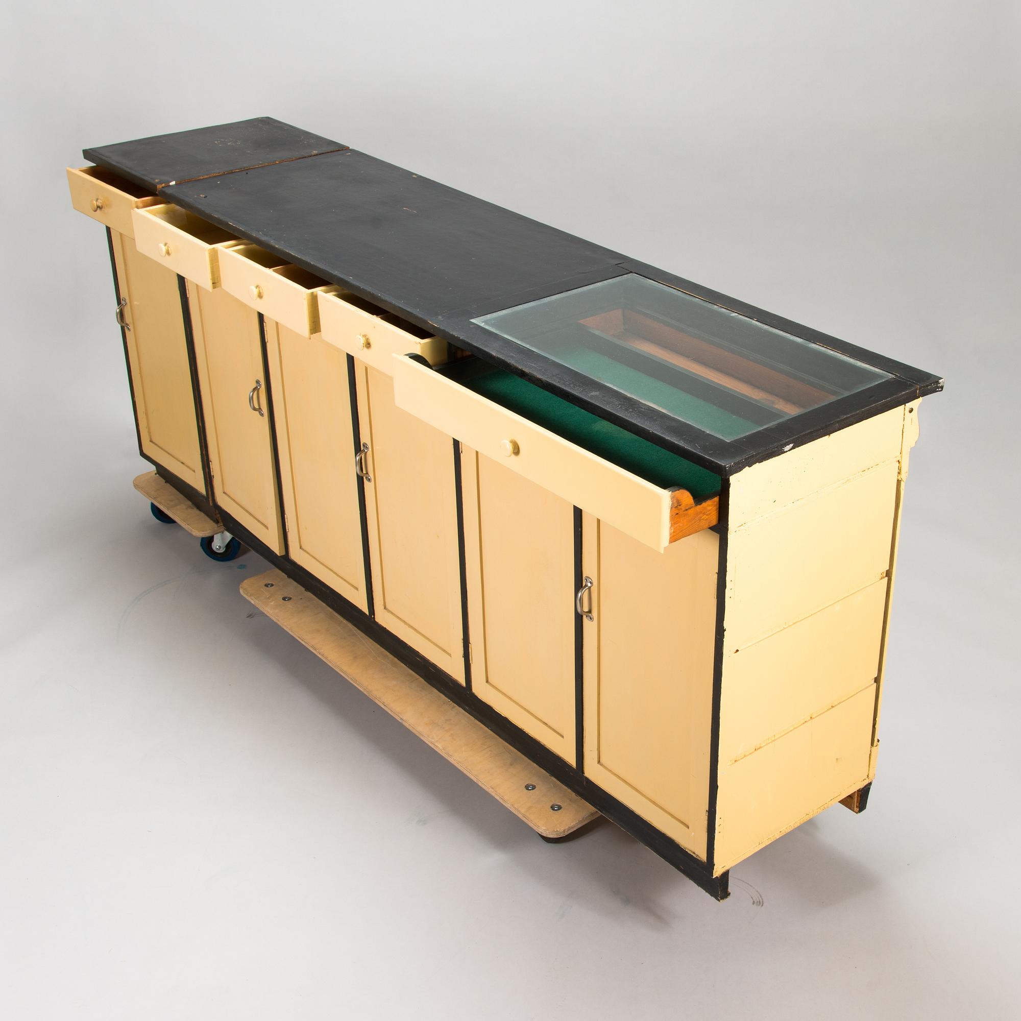 Apteekin tiski/ senkki, Sauvo, 1900-luvun aku.