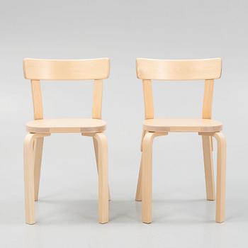 Alvar Aalto, stolar, ett par, modell 69, Artek, Finland, 2021.