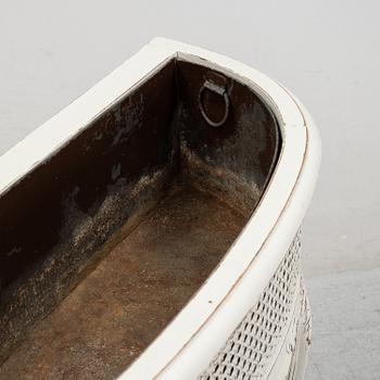 Blombord, rokokostil, från omkring år 1900.