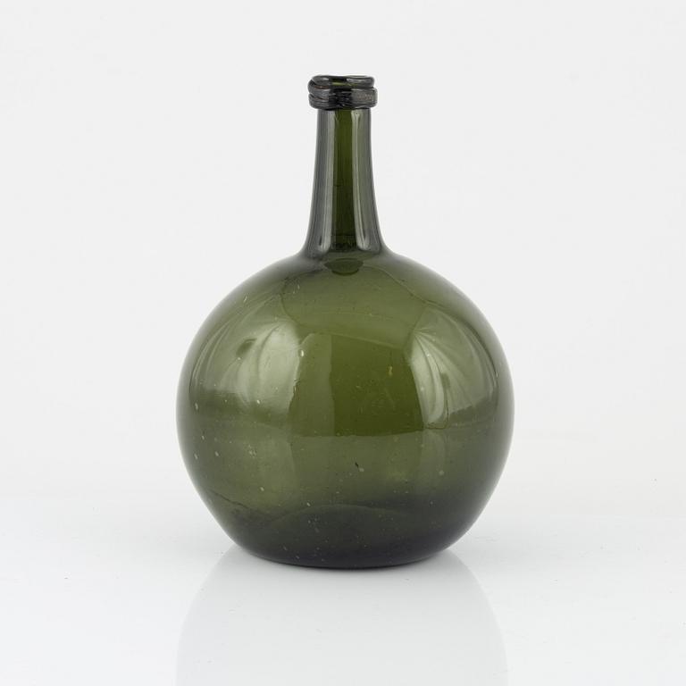 A glass bottle, 18th/19th century.