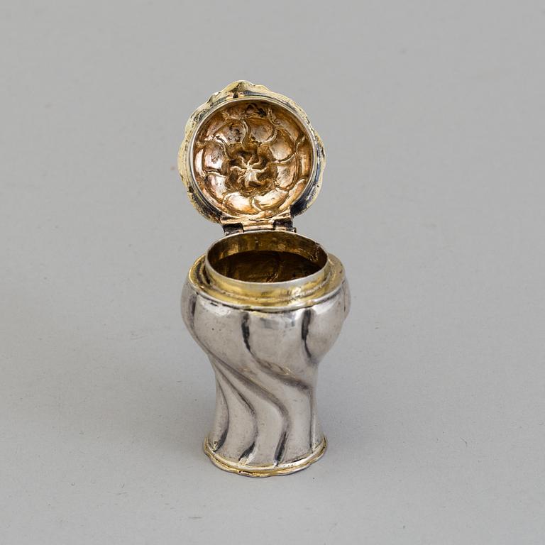 A Swedish 18th century parcel-gilt silver snuff-bottle, mark of Abraham Carré, (Stockholm 1676-1707).