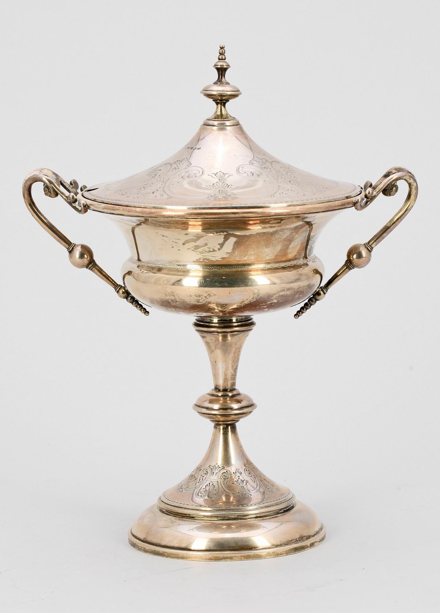 SOCKERSKÅL PÅ FOT, silver, GAB, Stockholm, 1883. Vikt ca 690 g.