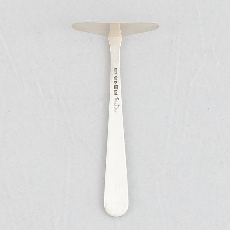 Wiwen Nilsson, a childrens silver food pusher, Anders Nilsson, Lund 1955.
