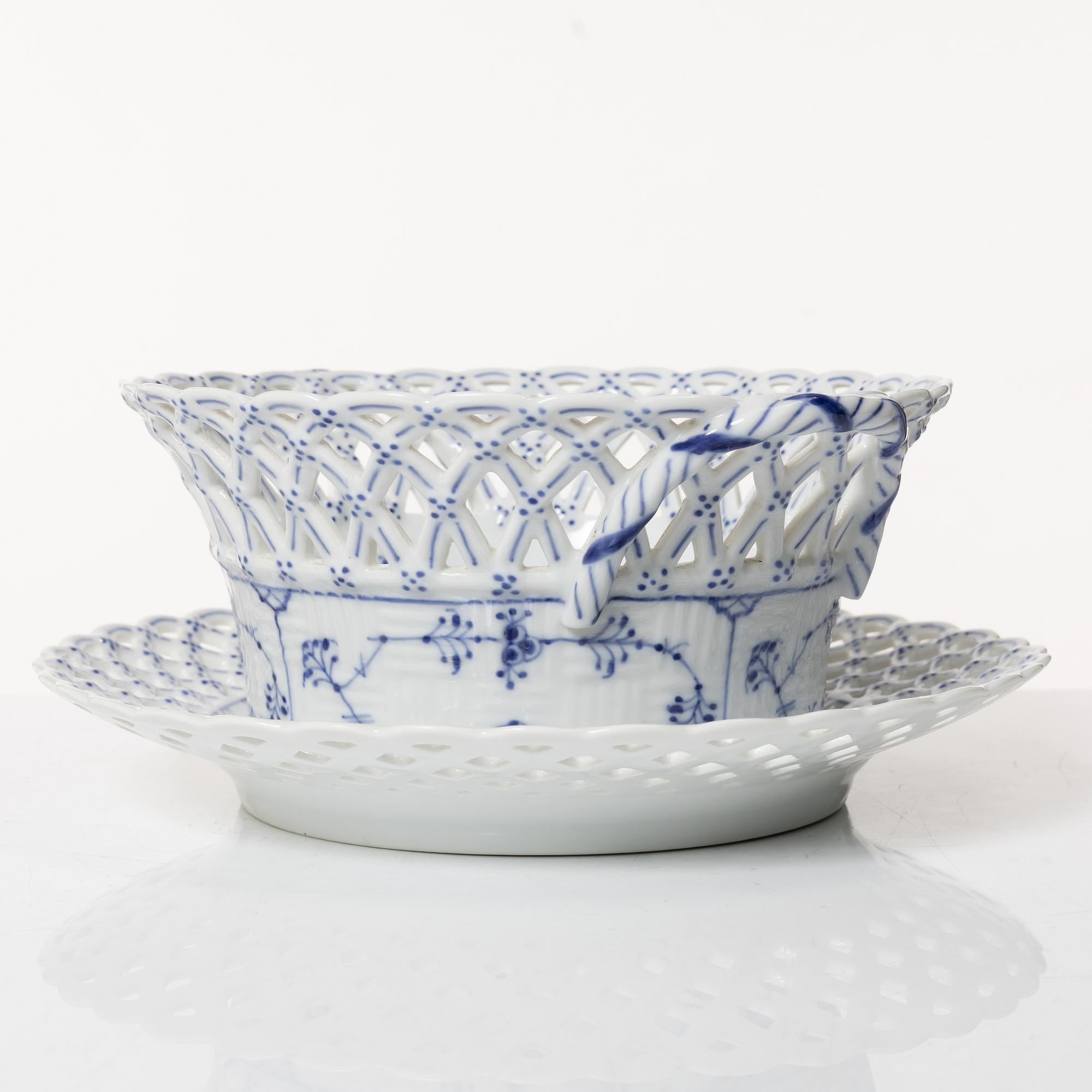 Royal Copenhagen, gallerskål med fat, "Musselmalet", Danmark, 1889-1922.