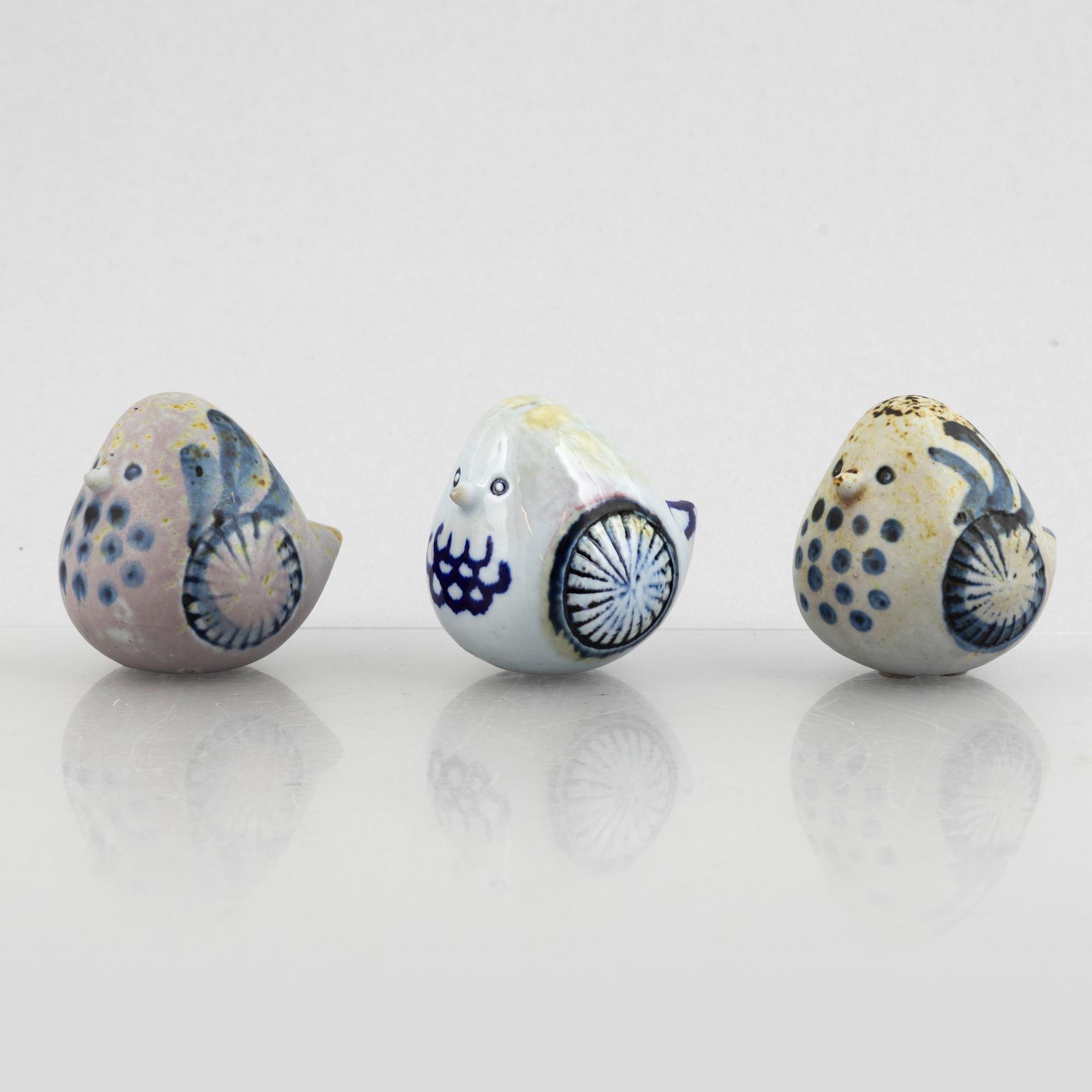 Lisa Larson, skulpturer, 8 st, småfåglar, stengods, Gustavsberg.