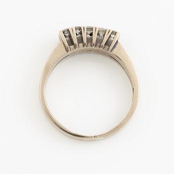 Ring, 18K vitguld med två rader med tio briljantslipade diamanter.