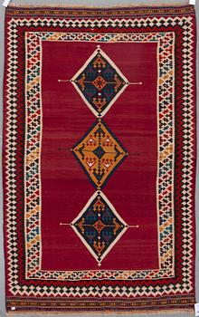 MATTA, Kelim, Shiraz. Ca 235x148 cm.