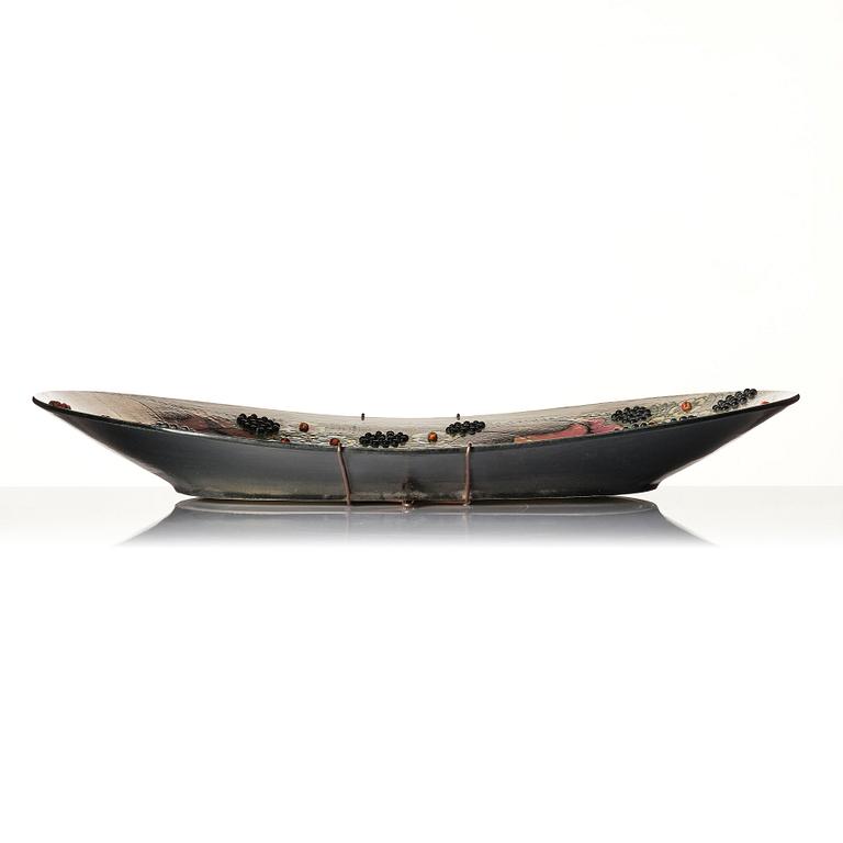Birger Kaipiainen, a large stoneware dish, Arabia, Finland.