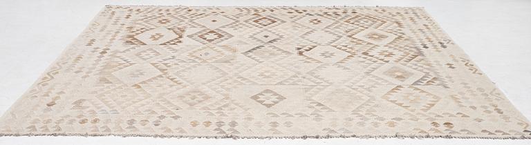 Matta, Kelim, ca 290 x 272 cm.