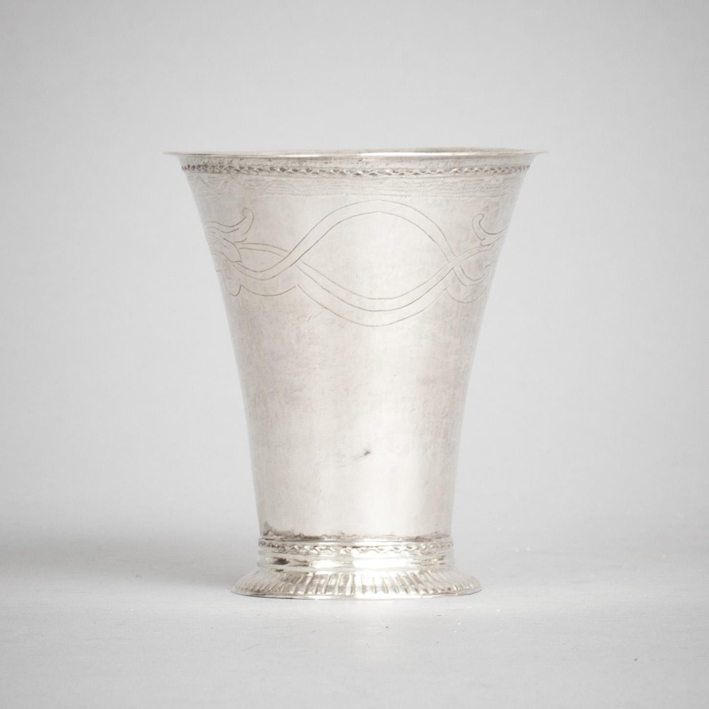 BÄGARE, silver, Johan Hedman, Södertälje. 1761. Vikt c:a 60 g.