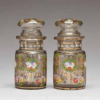 BURKAR MED LOCK, ett par. Glas, Persien. 1800-tal. Fatali-shan.