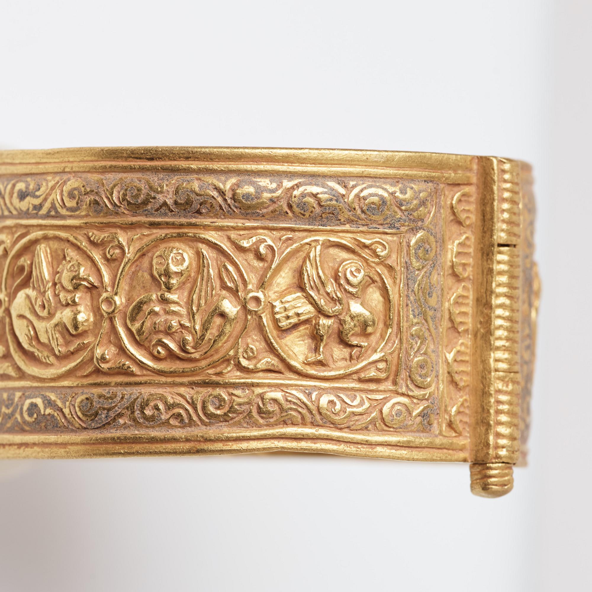 Armring, guld, möjligen Bysantinsk.