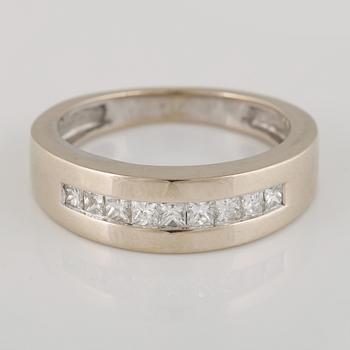 RING, 14K guld med prinsesslipade diamanter ca 0.60 ct. Vikt 5,7 gram.
