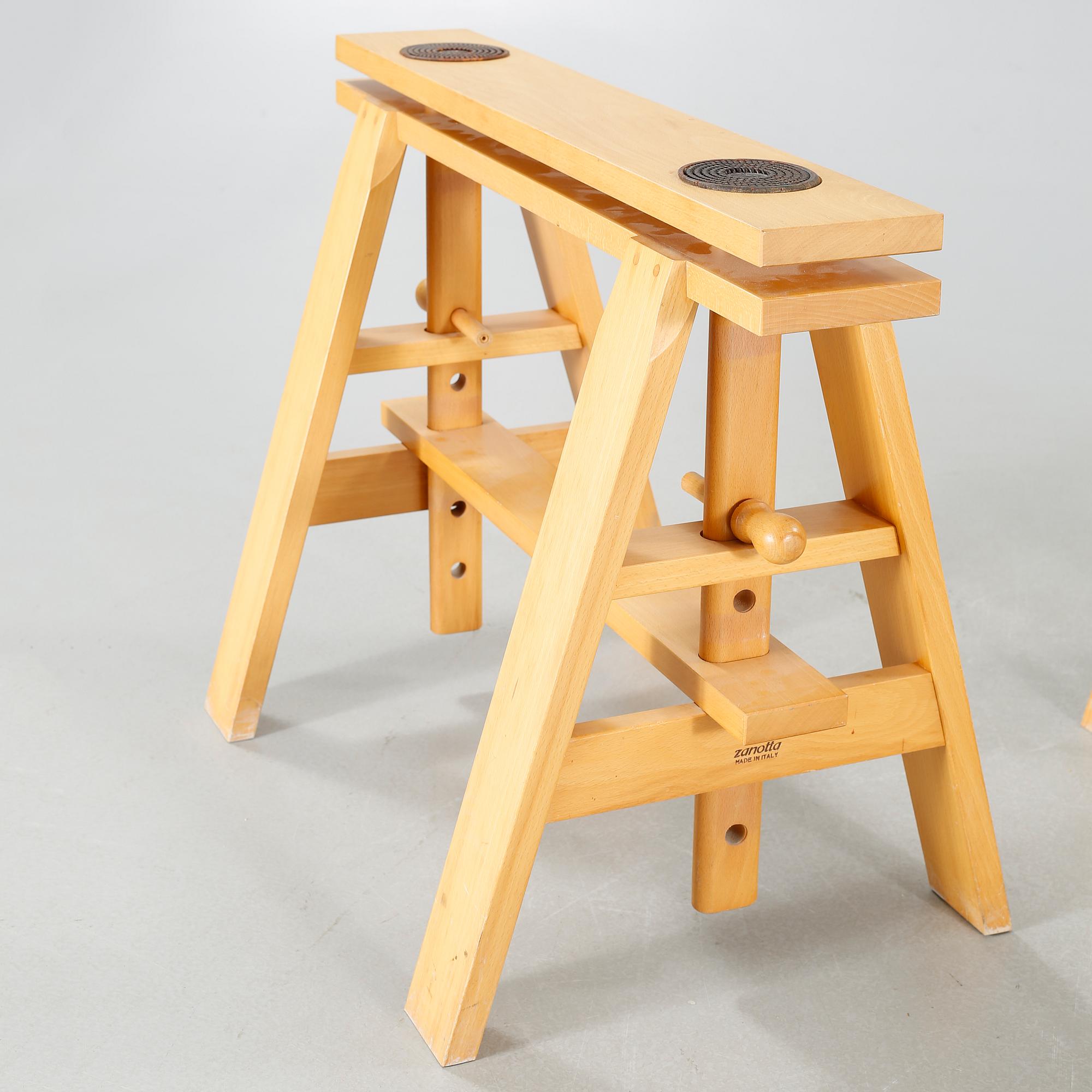 ACHILLE CASTIGLIONI,ett par  bockben, "Leonardo", Zanotta, 1900-talets andra hälft.