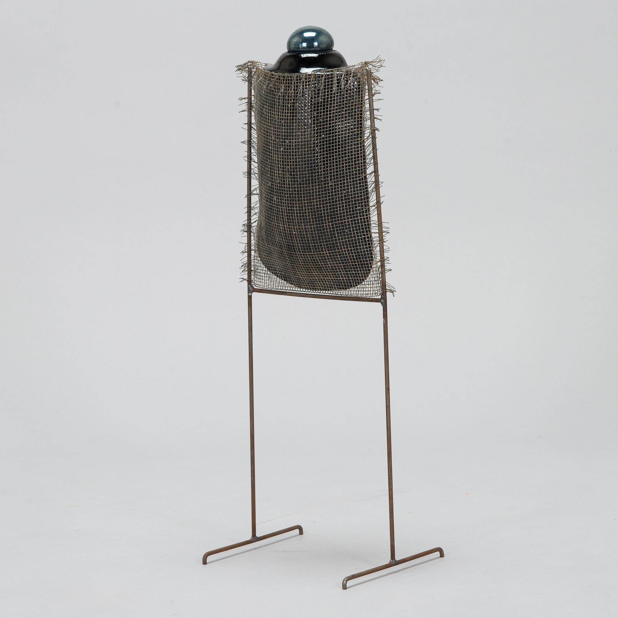 A sculpture signed Markku Salo, Nuutajärvi Notsjö 1991.