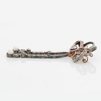 A 14K gold and silver brooch set with old- and rose-cut diamonds and two pearls.