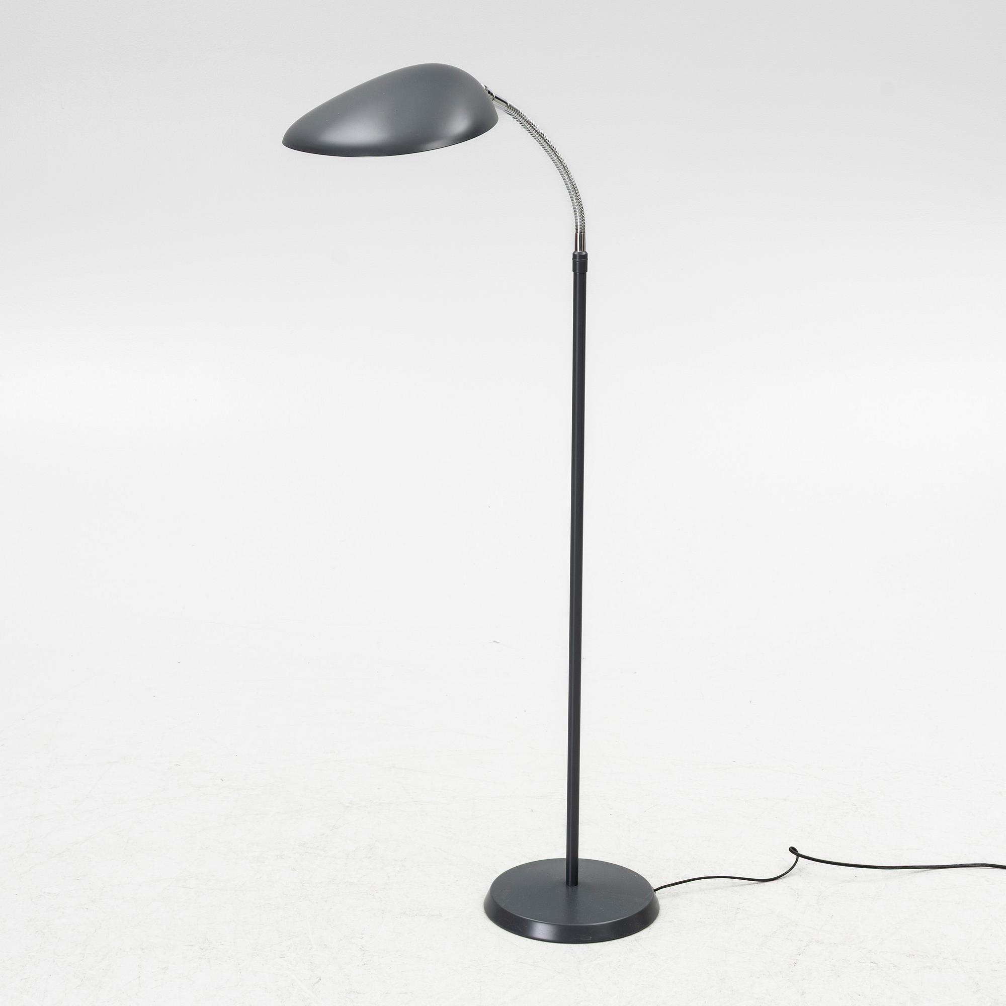 Greta Magnusson Grossman, golvlampa "Cobra" Gubi, samtida.