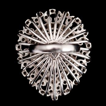 COCKTAILRING, silver, svart diamant 13.11 ct, samt svarta och gula diamanter tot ca 2.0 ct.