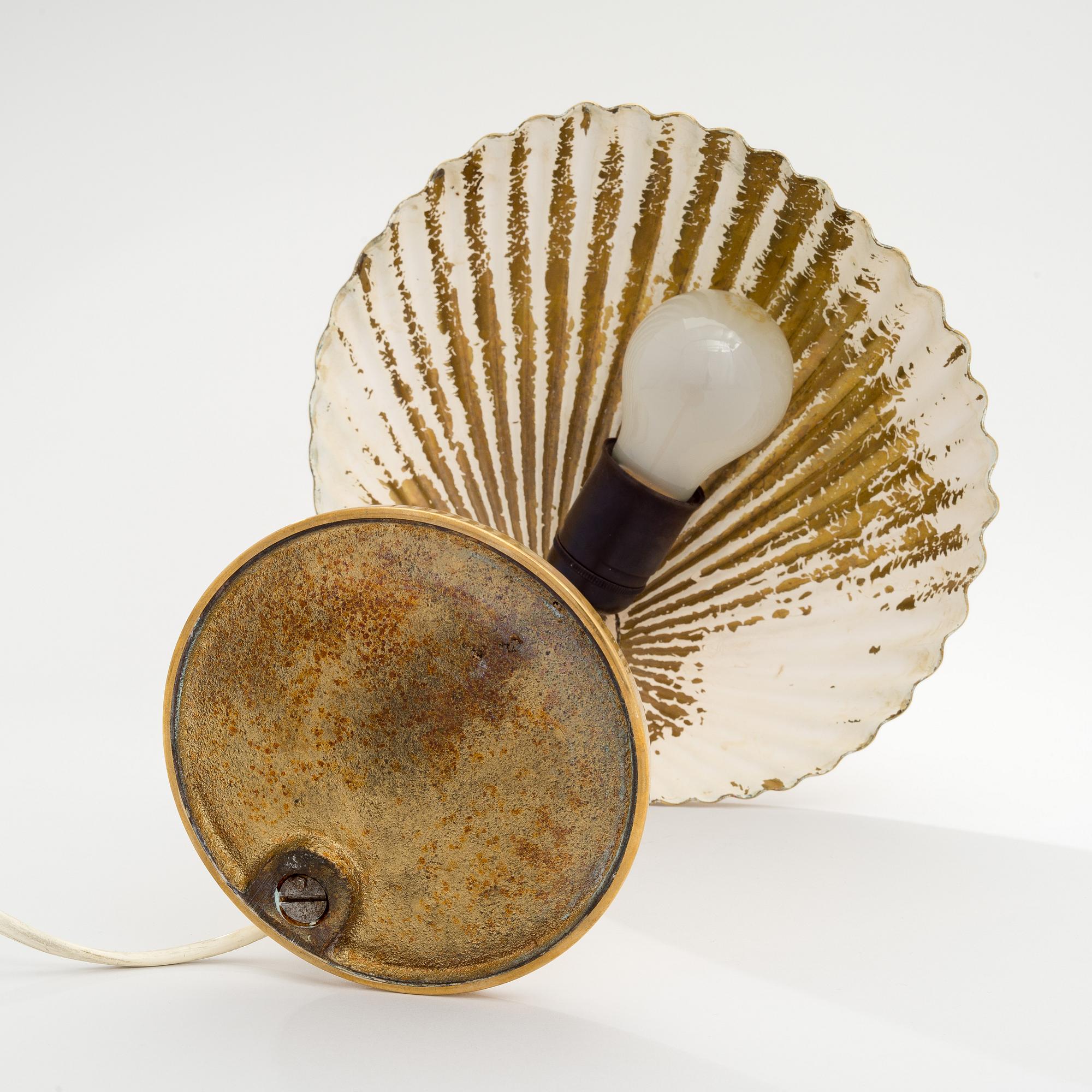 PAAVO TYNELL, BORDSLAMPA. Snäcka. Tillverkad av Taito Oy. Formgiven 1938/39.