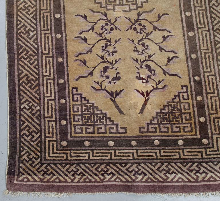 Matto, semi-antique China, ca 167 x 88 cm.