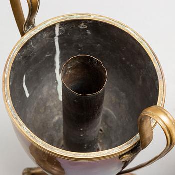 TEKÖK, 2 st, koppar samt försilvrad koppar, 1800-talets första hälft.