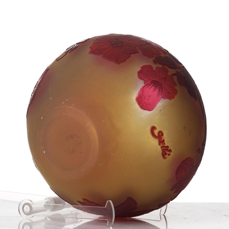 Emile Gallé, an Art Nouveau cameo glass vase, Nancy, France circa 1900.