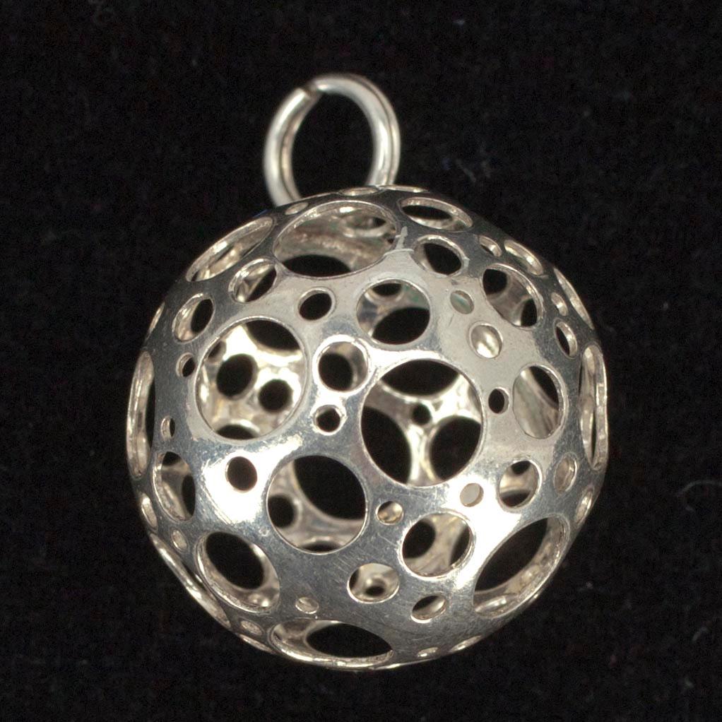 BROSCH, HÄNGE, HALSSMYCKE samt RINGAR, 3 st., silver. Tot. vikt ca 45 g.