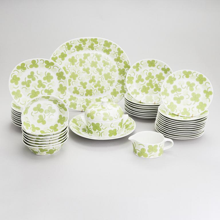 Birger Kaipiainen, A 41 pcs 'Clover' porcelain dish. Arabia, Finland.