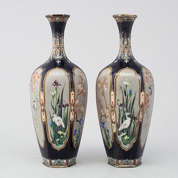 A pair of Japanese cloisonne vases, Meiji period (1868-1912).