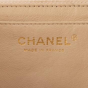 Chanel, A 'Classic Flap Jumbo' caviar leather bag, 2009-2010.