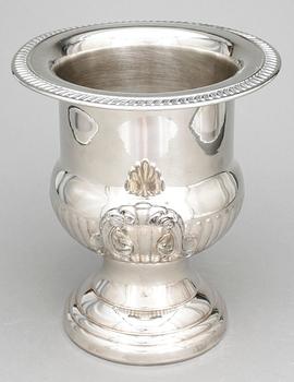 VINKYL, vitmetall, senempirestil, 1900-tal.