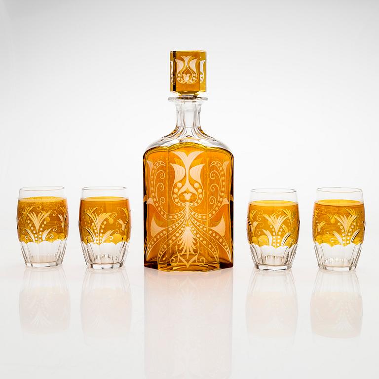 A decanter and four drinking glasses, signed TR Karhula 1943. Karhula Glassworks.