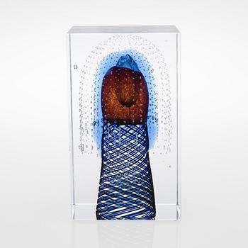 OIVA TOIKKA, GLASS CUBE. Signed Oiva Toikka, Nuutajärvi 10/200, 2009.