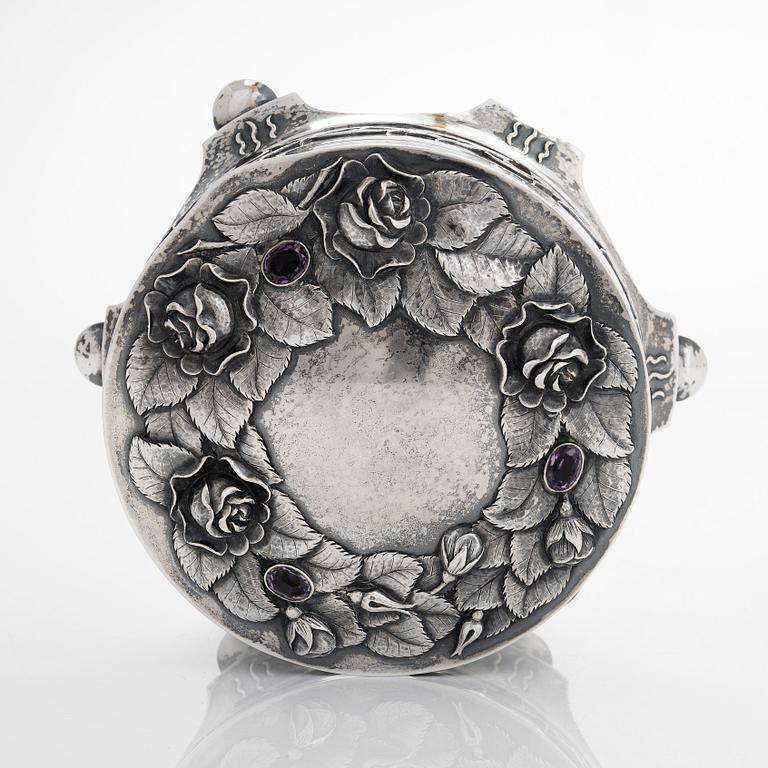 A silver jewellery box with cut amethysts, Sahlstedt, Turku 1921.