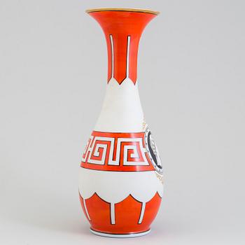 A glass vase, late 19th century.