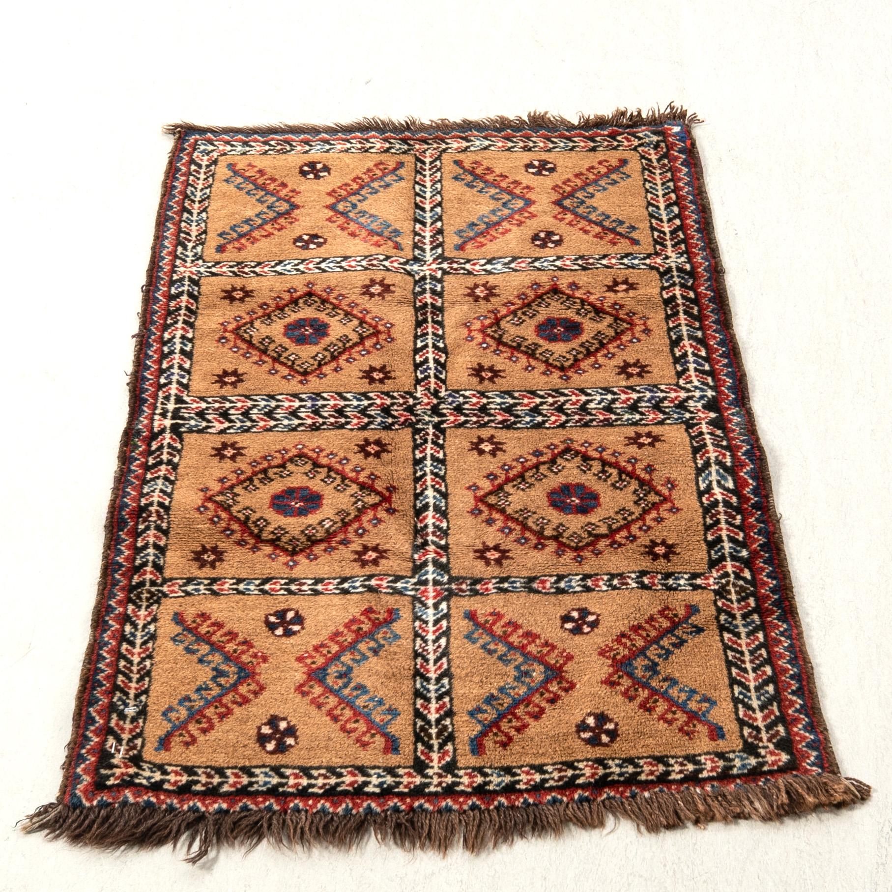 Bönematta Beludj antik ca 99x61 cm.