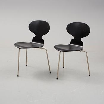 ARNE JACOBSEN, stolar, ett par, "Myran", Fritz Hansen, 1900-talets mitt.