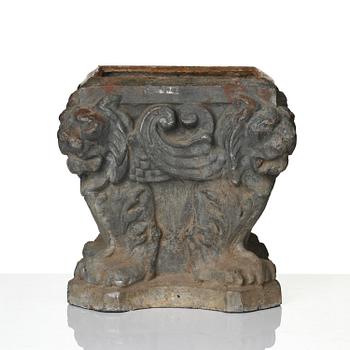 A presumably English lead planter, 19th century.
