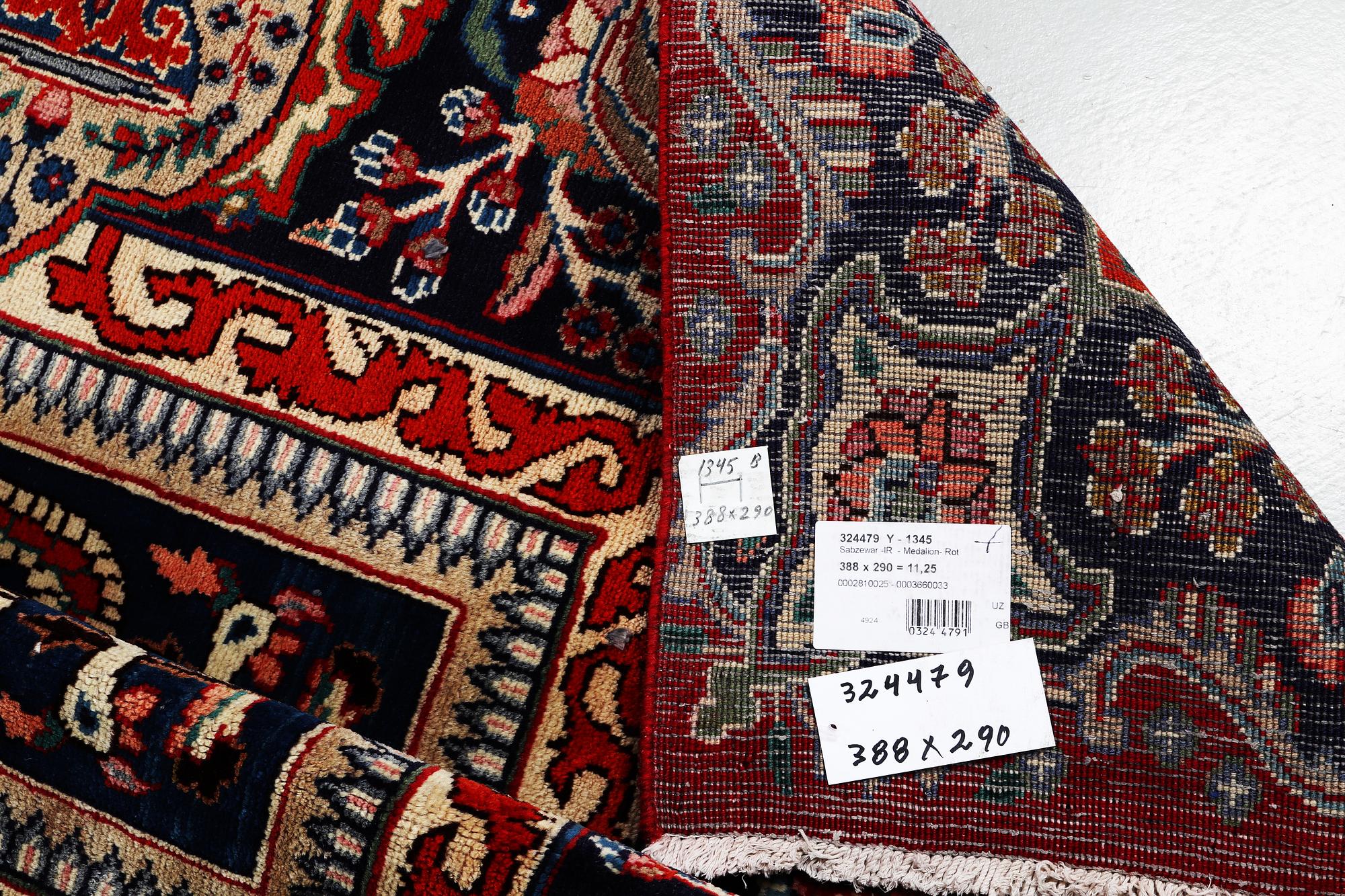 A carpet, Kashan, ca 388 x 290 cm.