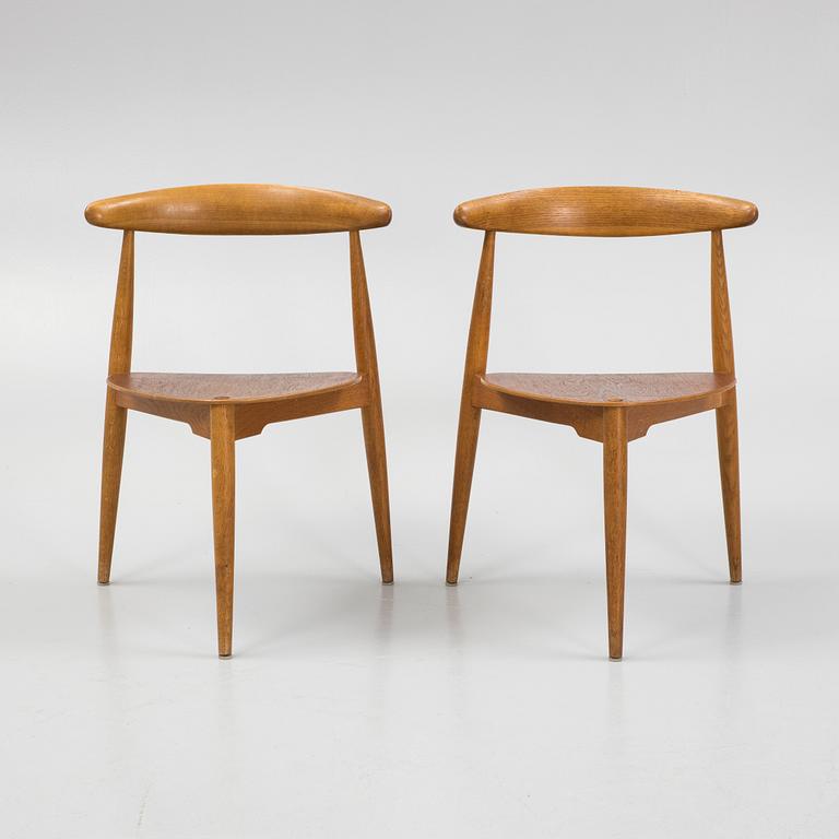 Hans J Wegner, stolar, ett par, "Hjertestolen", Fritz Hansen, Danmark, 1950/60-tal.