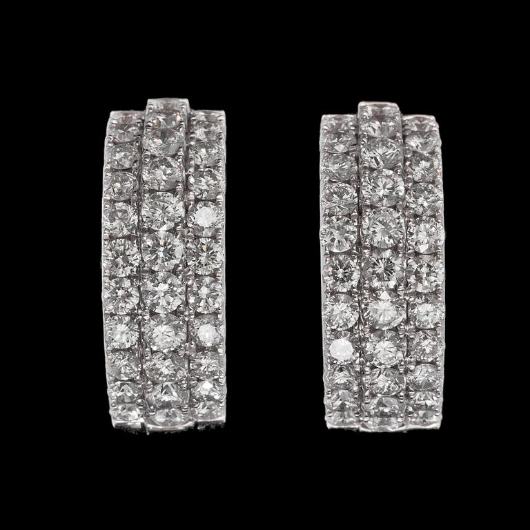 A pair of brilliant cut diamond earrings, tot. 1.98 cts.