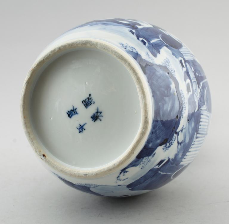 VAS, porslin, Kina, möjligen 1800-tal.