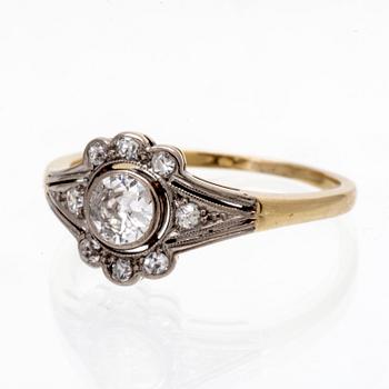 Ring 14K gold with old-cut diamonds approx 0,50 ct in total, size 52.