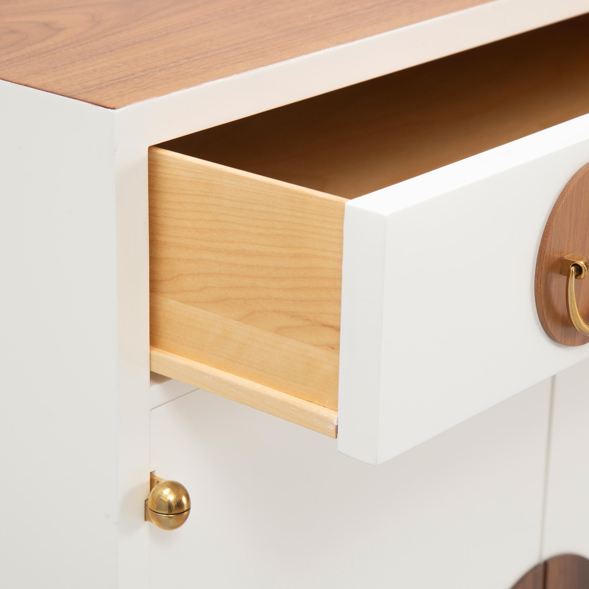 Josef Frank, sideboard, modell 2137, Firma Svenskt Tenn, samtida produktion.