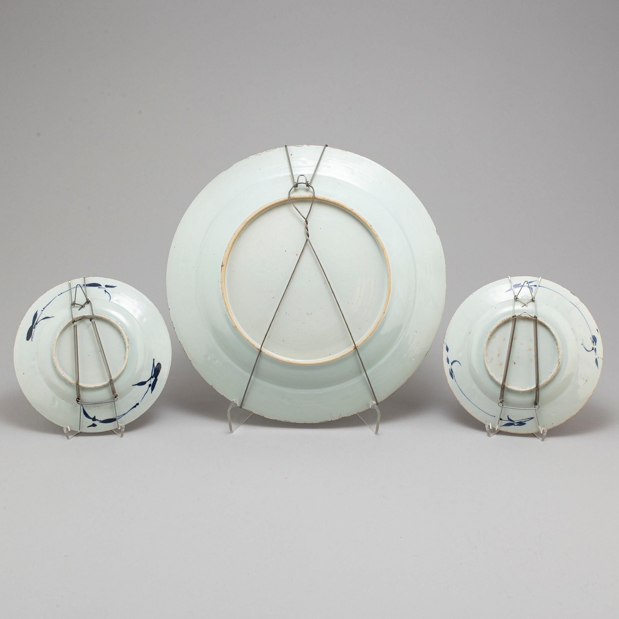 FAT samt TALLRIKAR, ett par, kompaniporslin. Qingdynastin, Qianlong (1736-95).