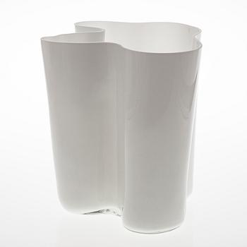 ALVAR AALTO, a 1960's '3031' vase signed Alvar aalto 3031.