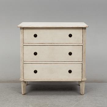 A  20th century gustavian style chest of drawers.