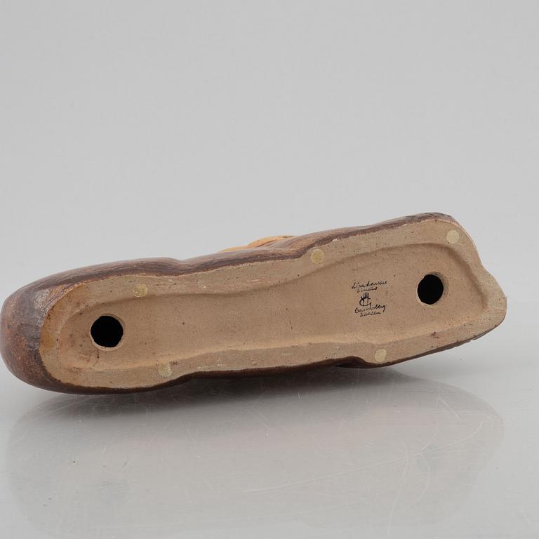 Lisa Larson, "Lejonhona", skulptur, ur serien "Noaks Ark", stengods, Gustavsbergs Studio, i produktion 1980-84.