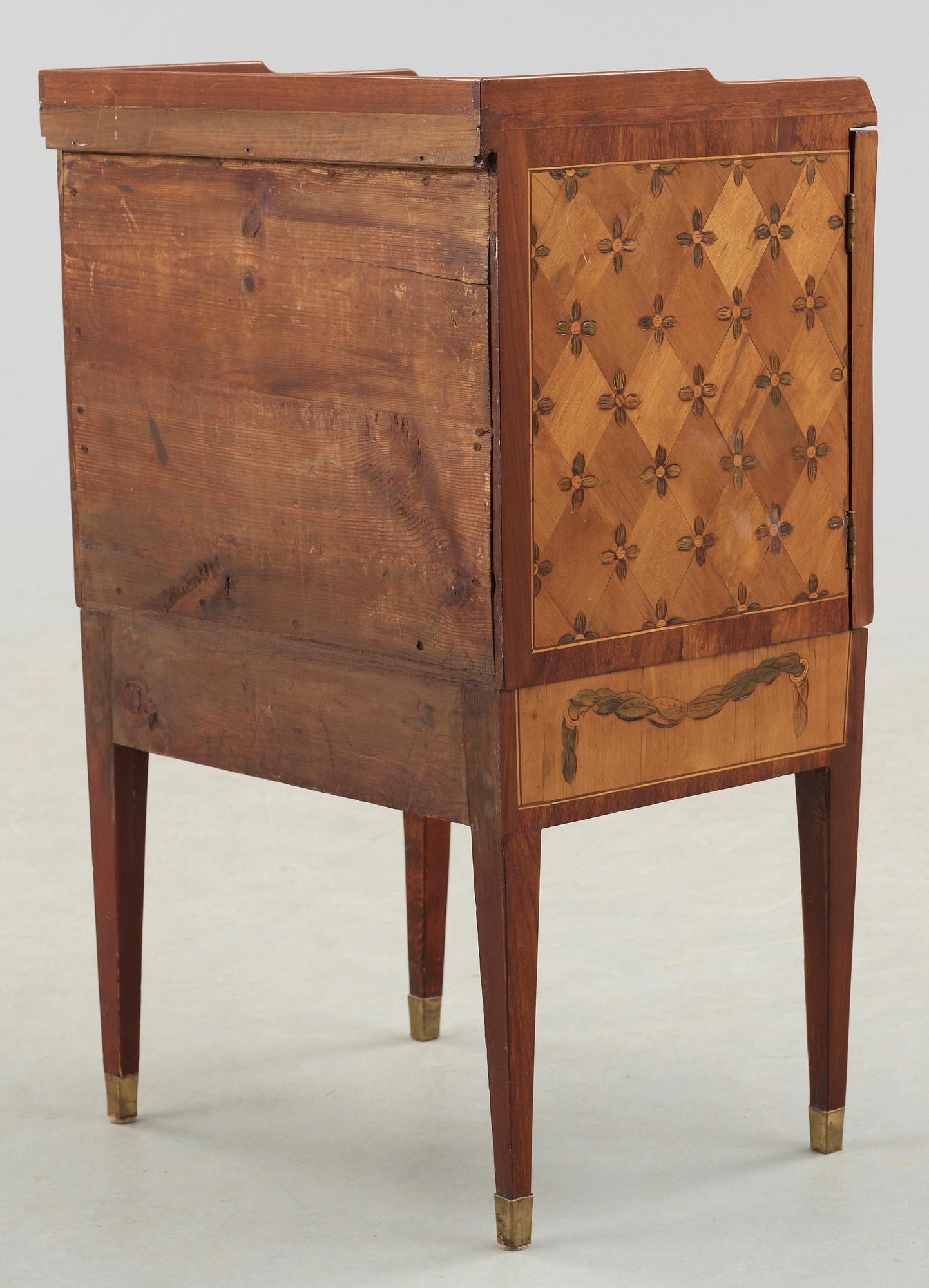 POTTSKÅP, gustavianskt stil i Hultstens art. Sent 1800-tal.