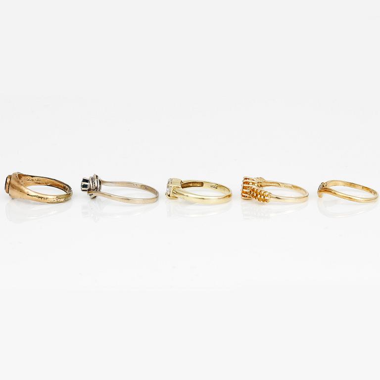 RINGAR, 5 st, olika guldhalter med bl at diamanter, citriner, syntetisk safir och cubic zirconia. Tot vikt ca 11,43 g.